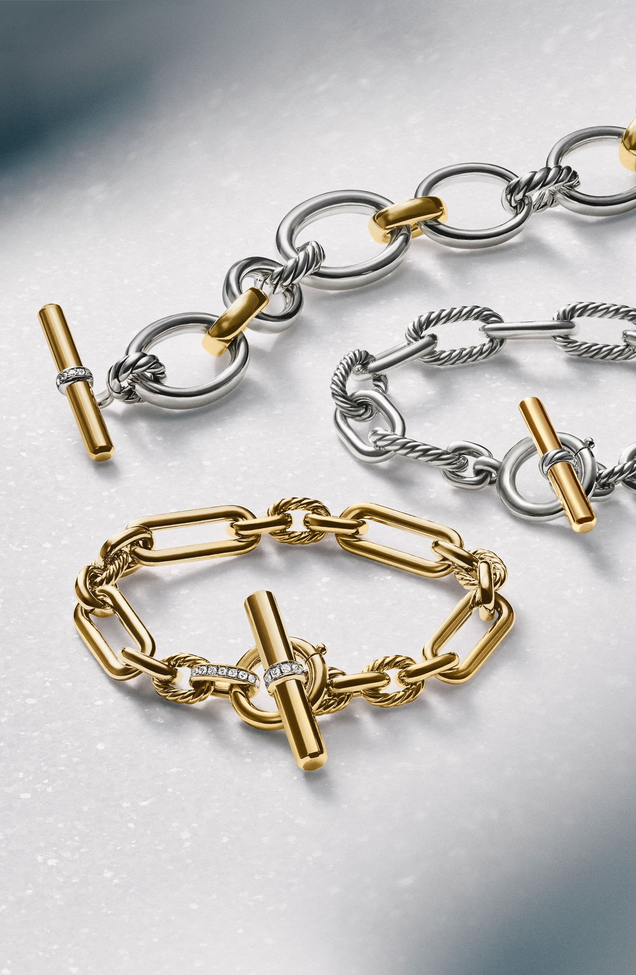 Link bracelets in silver and gold.