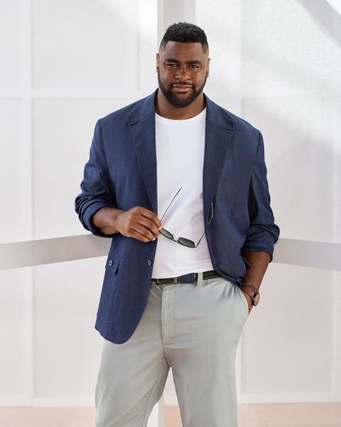 Man wearing a navy blaz