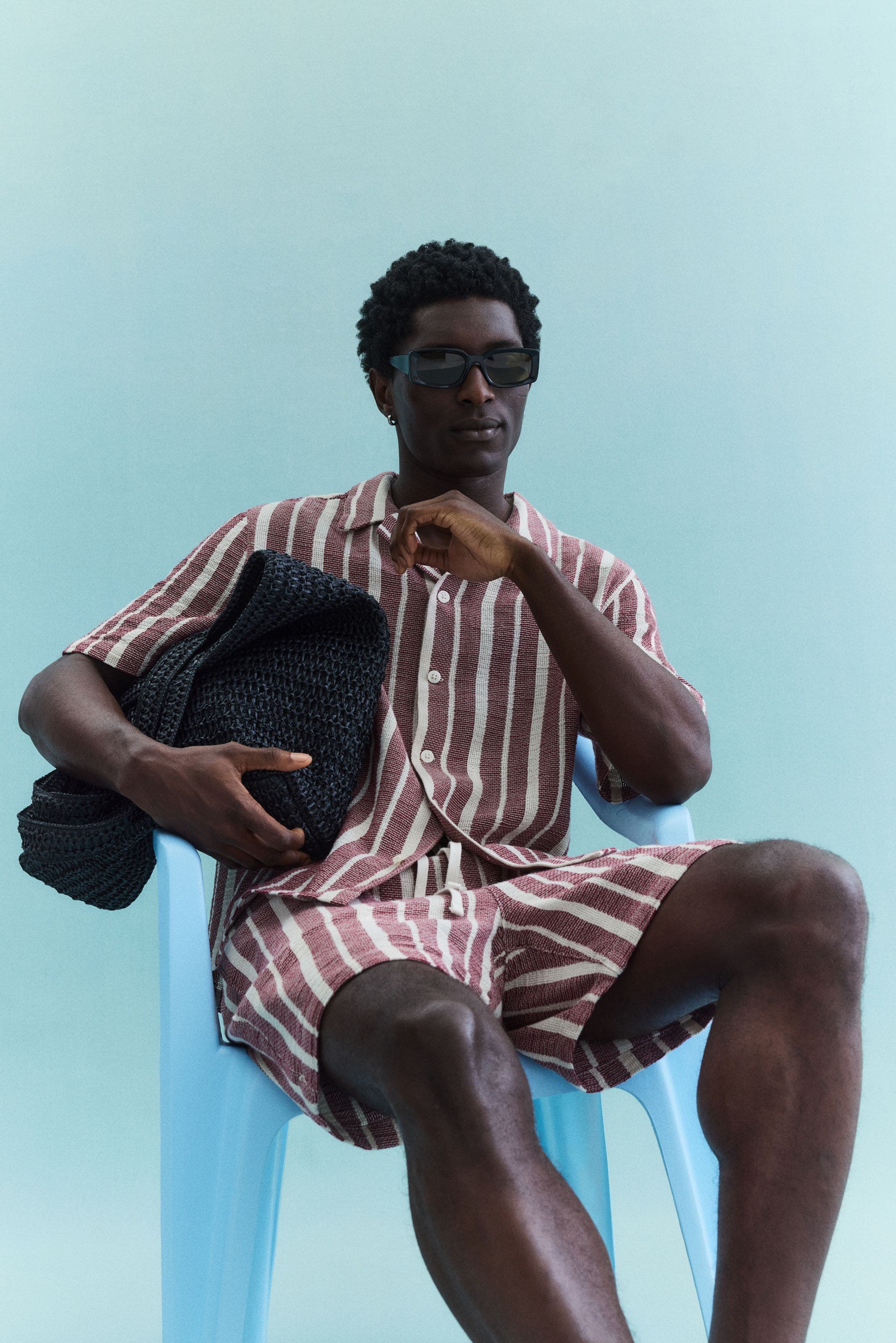 Man wearing matching striped set from H&M.