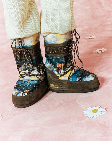 woman wearing moon boots.