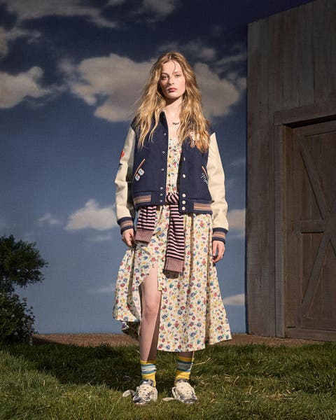 Woman wearing a spring MOTHER look.