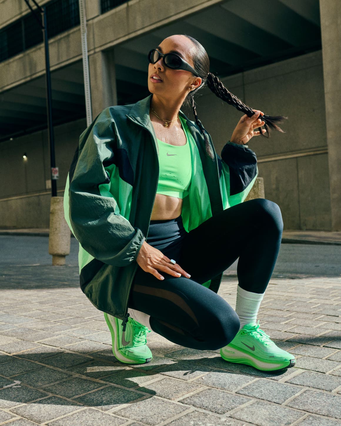 Woman wearing Nike look.
