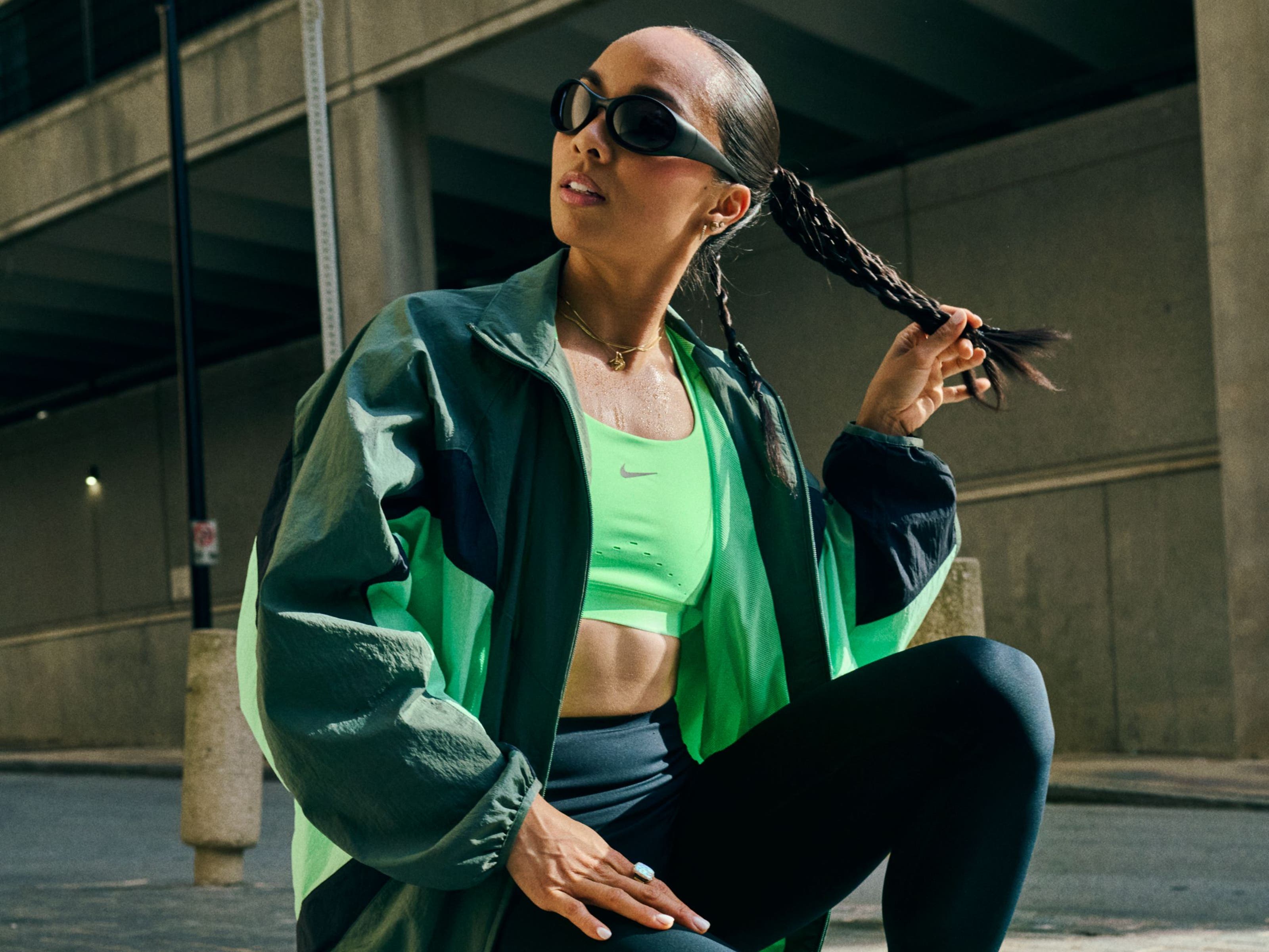 Woman wearing Nike look.