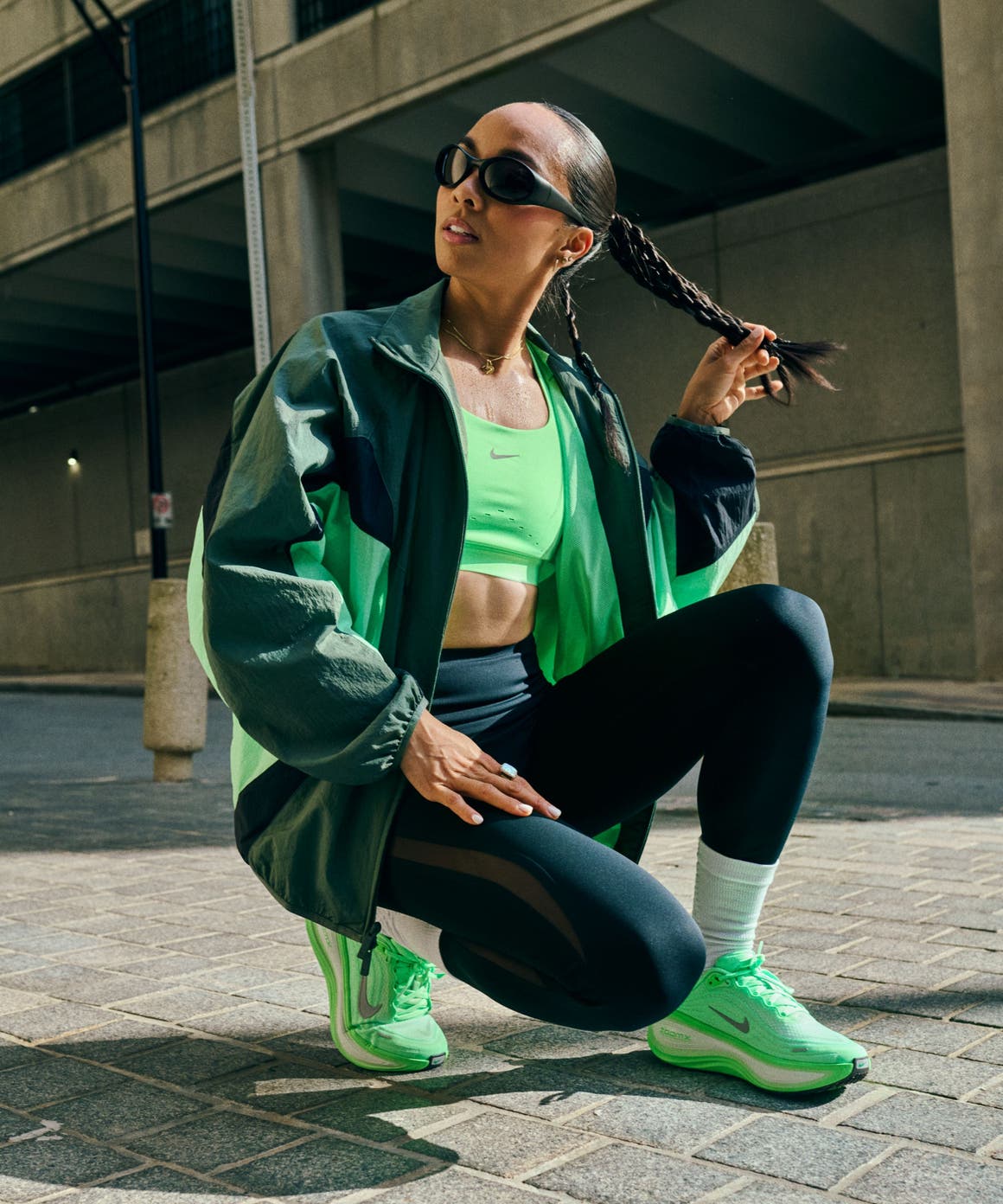 Woman wearing Nike look.