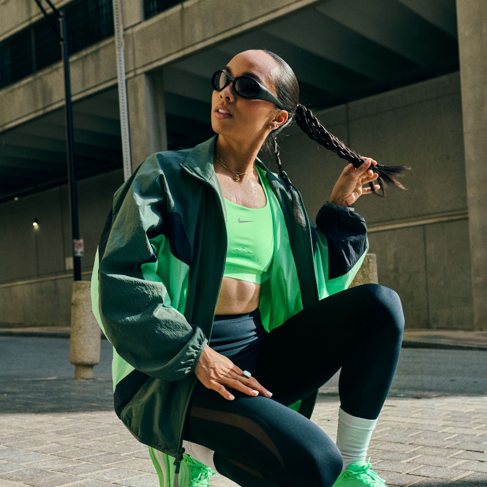 Woman wearing Nike look.
