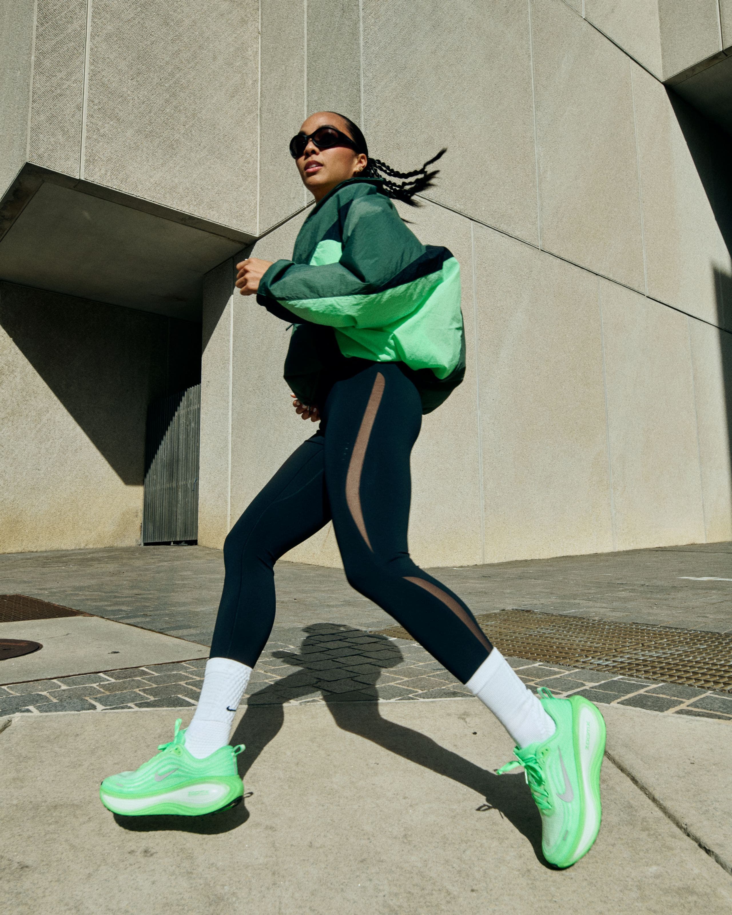 Woman wearing Nike look.