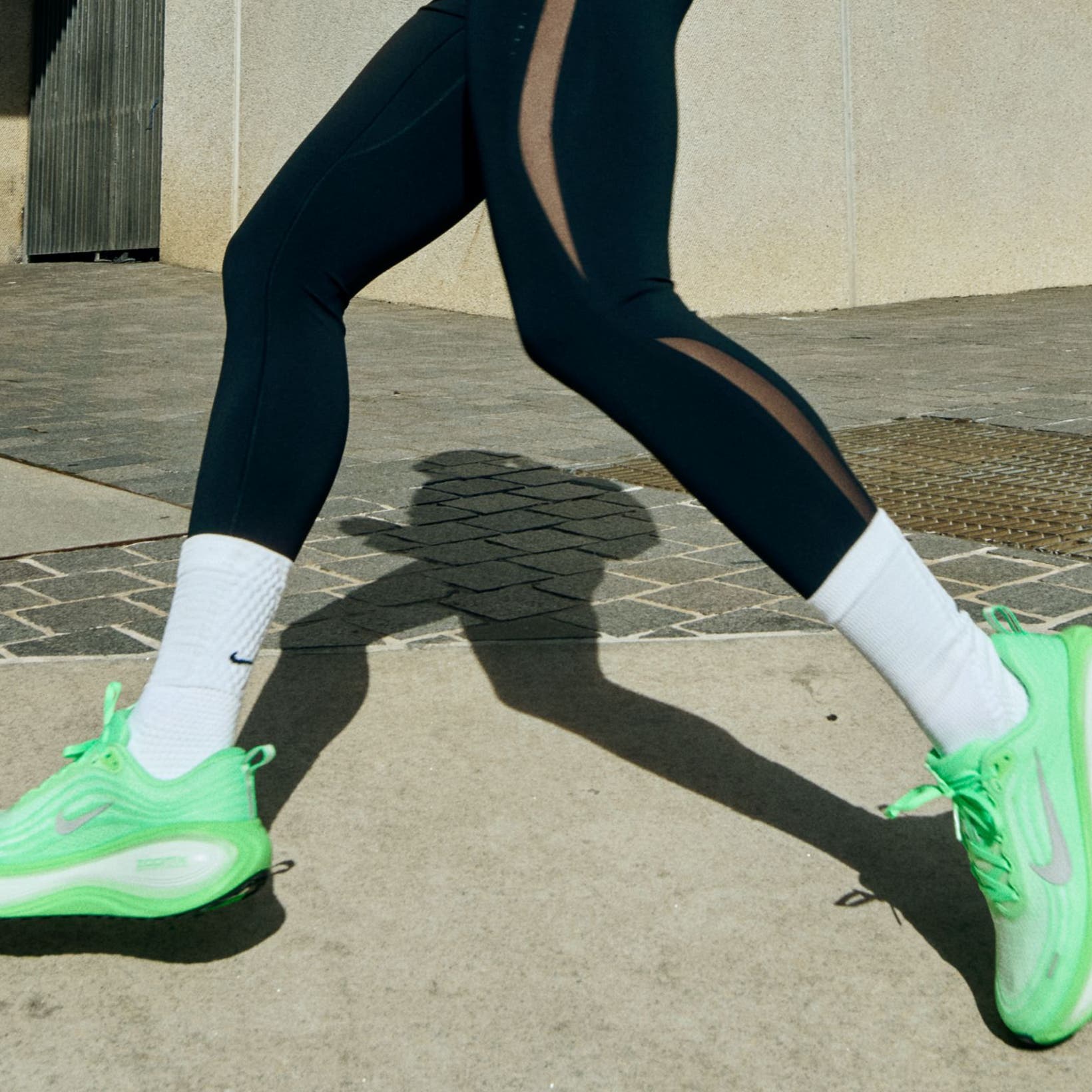 Woman wearing Nike look.