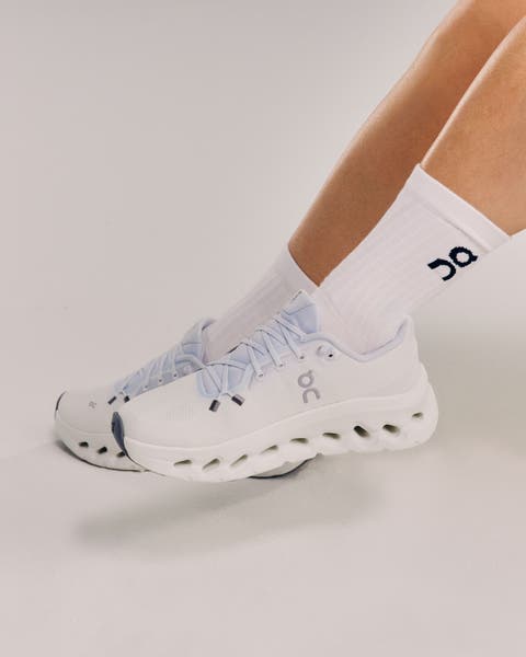 woman wearing white sneaker.