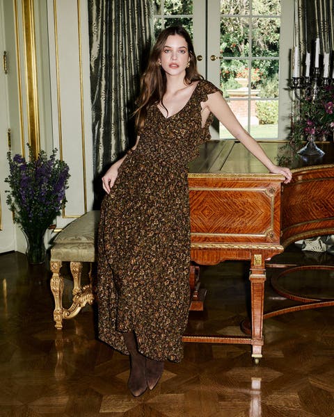 Woman wearing Paige dress.