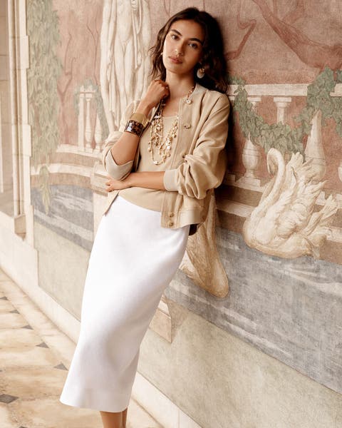 Woman wearing Lauren Ralph Lauren look.