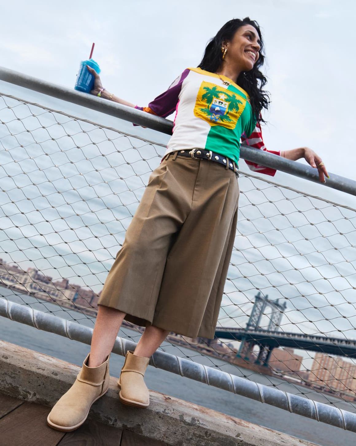 Woman wearing UGG look.