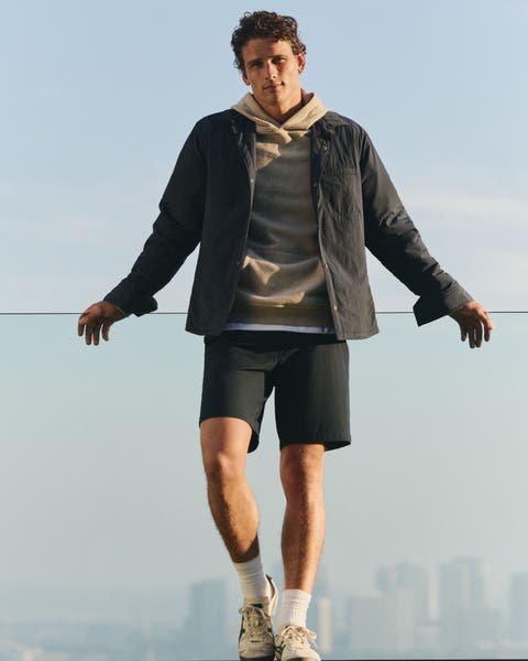 Man wearing Vuori clothing.