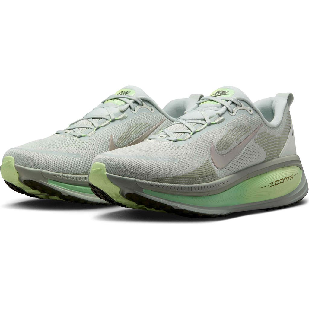 Nike Vomero 18 Running Shoe