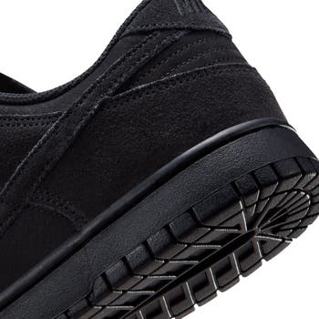 Dunk Low SE Basketball Sneaker