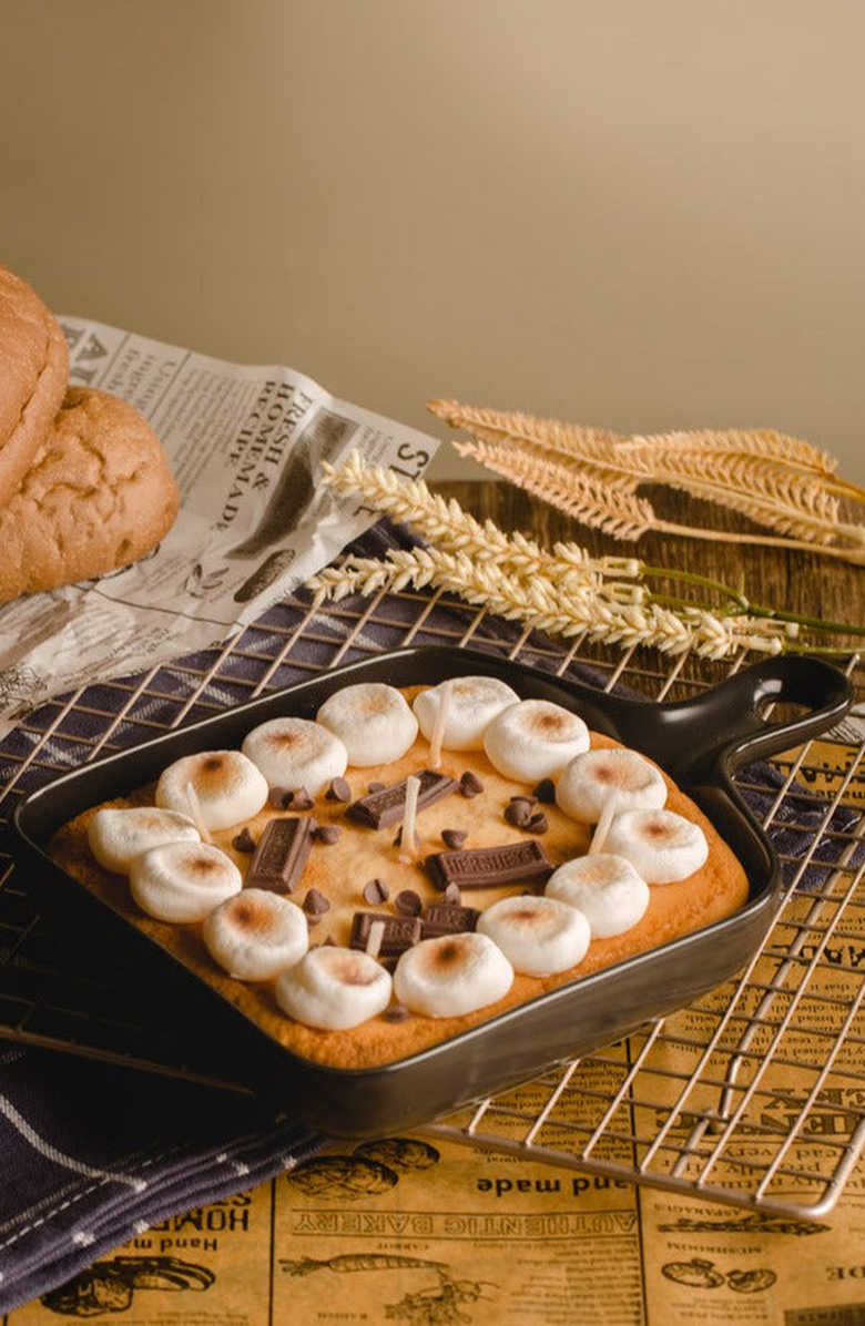 Southlake gifts Skillet S'more Chocolate and Marshmallow Candle, Alternate, color, Light Brown / White