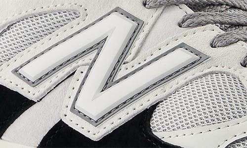New Balance Gender Inclusive 9060 Sneaker