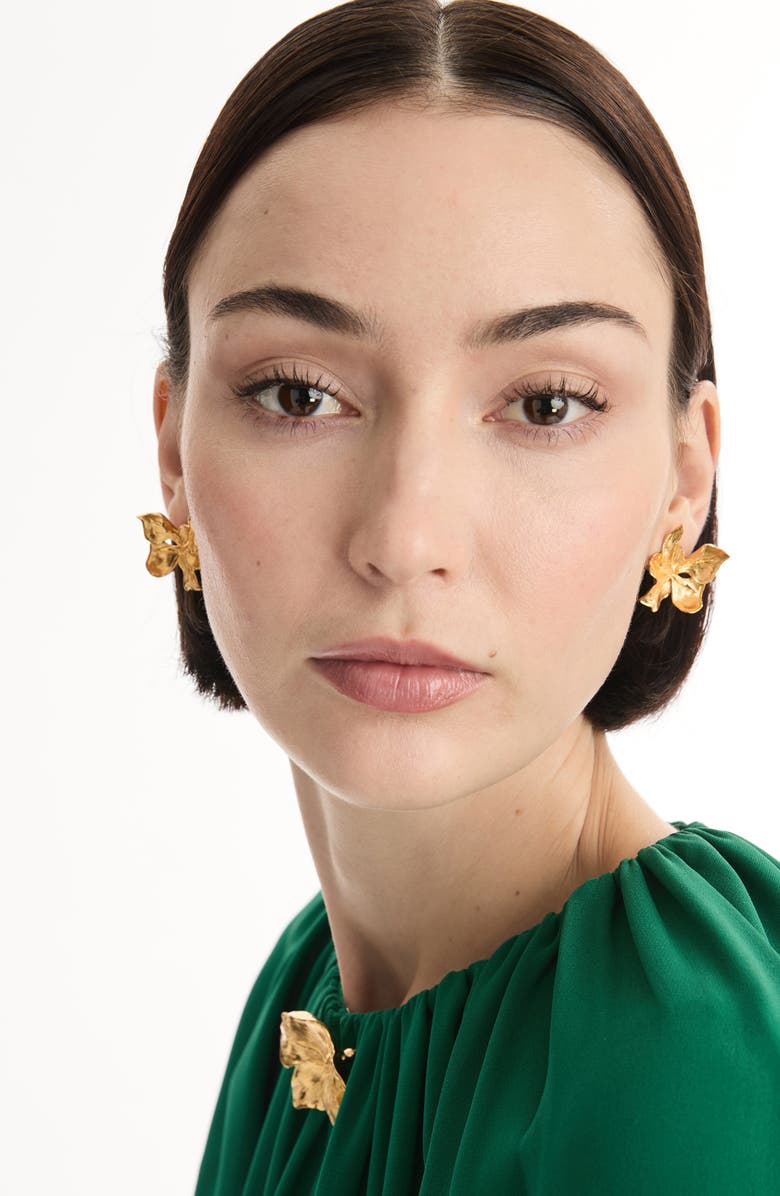 Oscar de la Renta Small Cyclamen Stud Earrings, Alternate, color, Gold