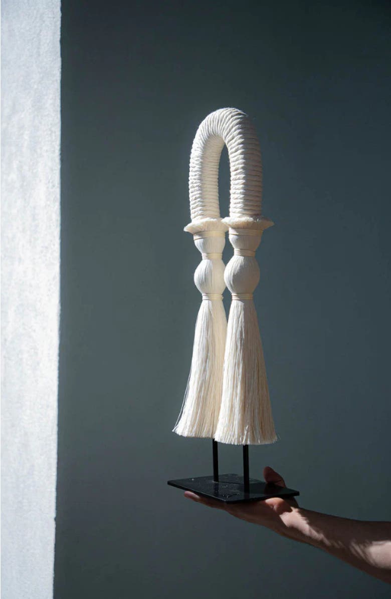 Caralarga Aldeana Sculpture, Alternate, color, White