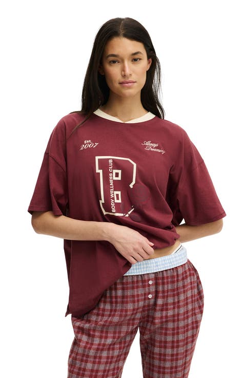 Women's 90's Oversized Sporty V-Neck Tee