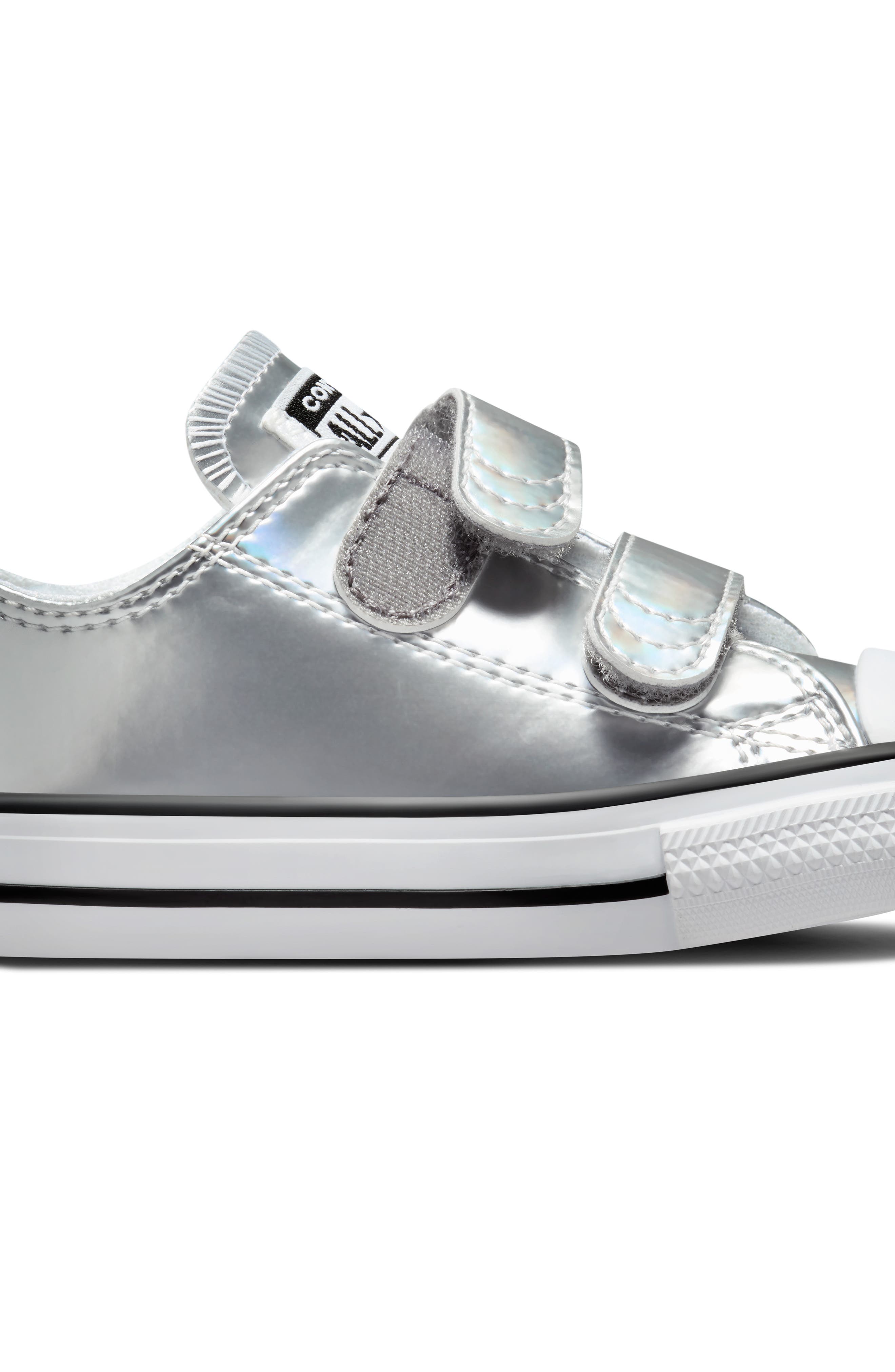 Converse Kids' Chuck Taylor<sup>®</sup> All Star<sup>®</sup> 2V Sneaker, Alternate, color, Silver/ White/ Silver