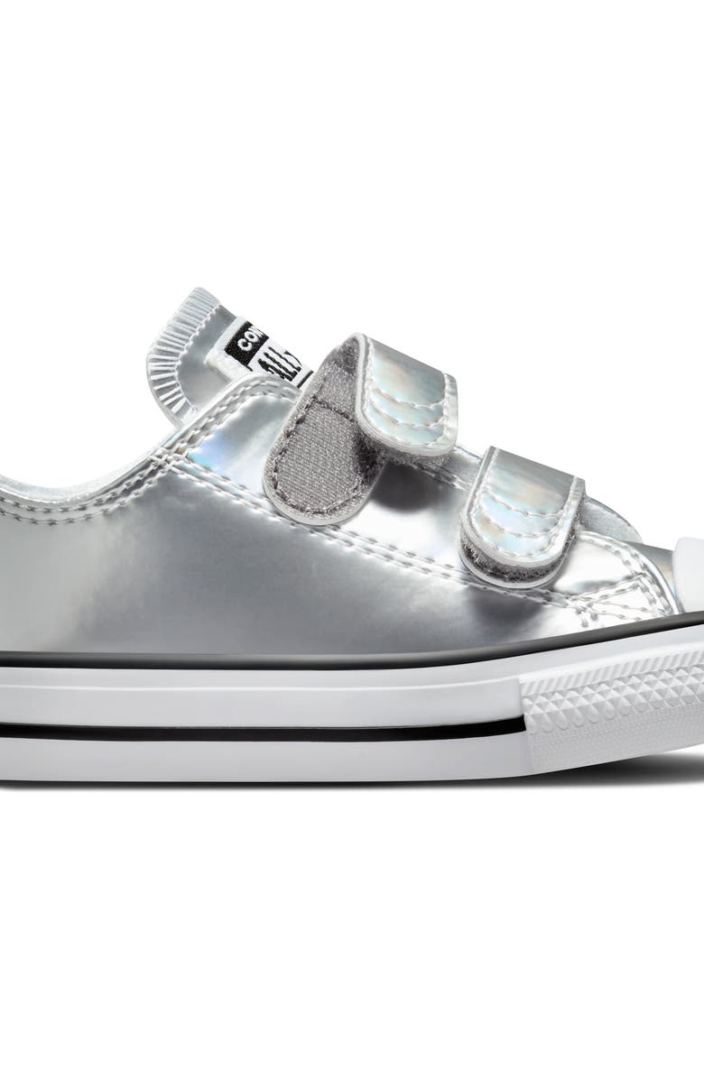 Converse Kids' Chuck Taylor<sup>®</sup> All Star<sup>®</sup> 2V Sneaker, Alternate, color, Silver/ White/ Silver