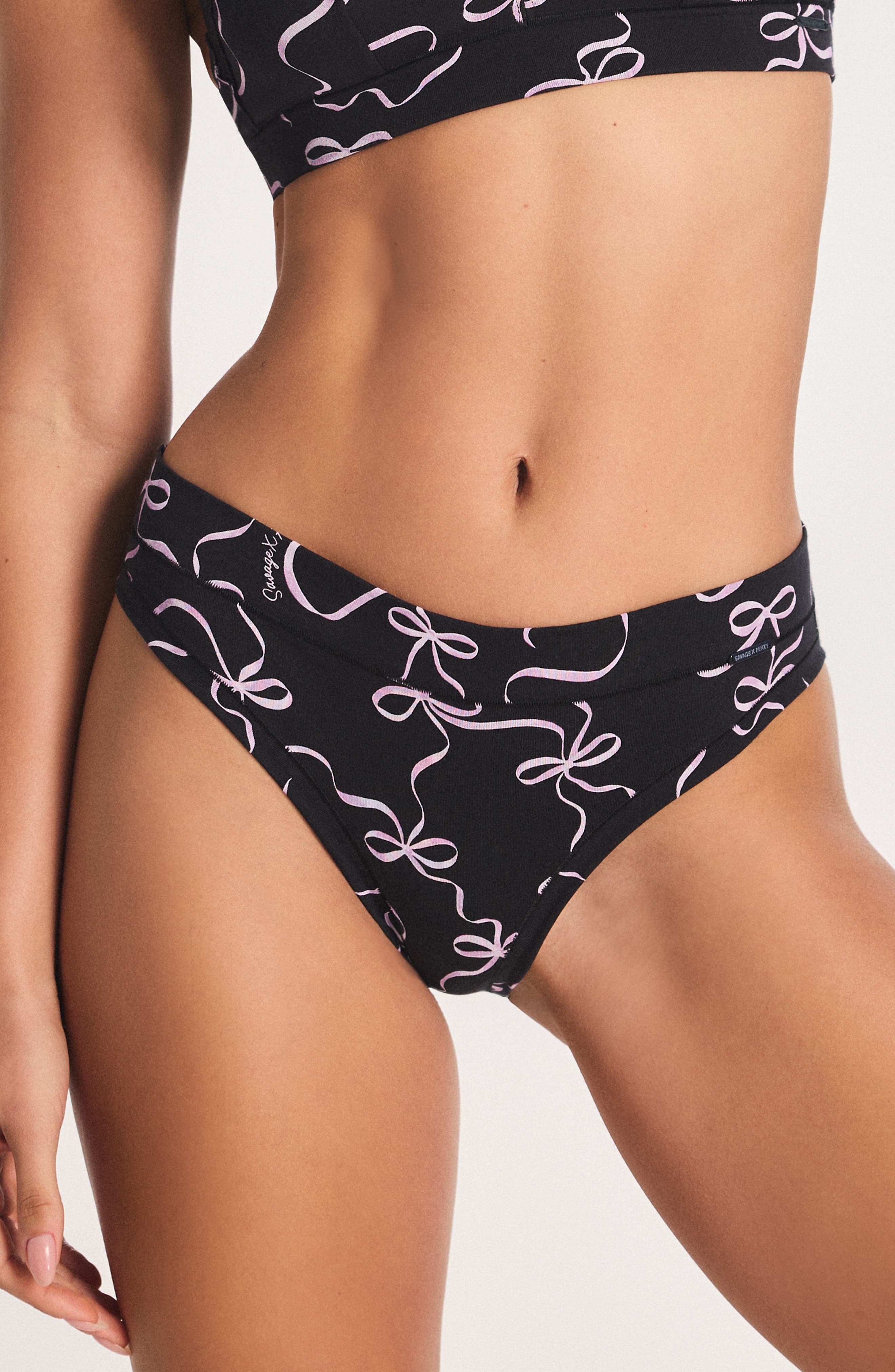 BLACK CAVIAR RIBBON WRAP PRINT