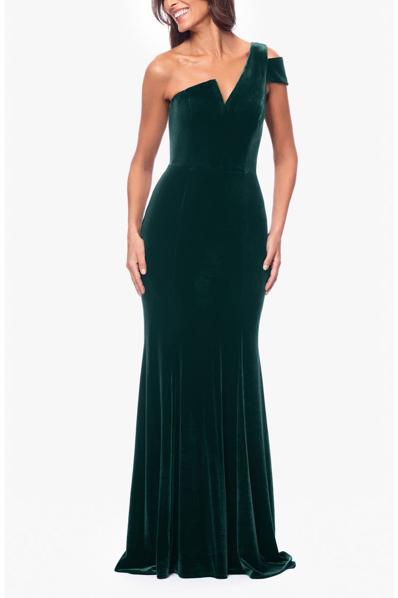 One-Shoulder Velvet Mermaid Gown video