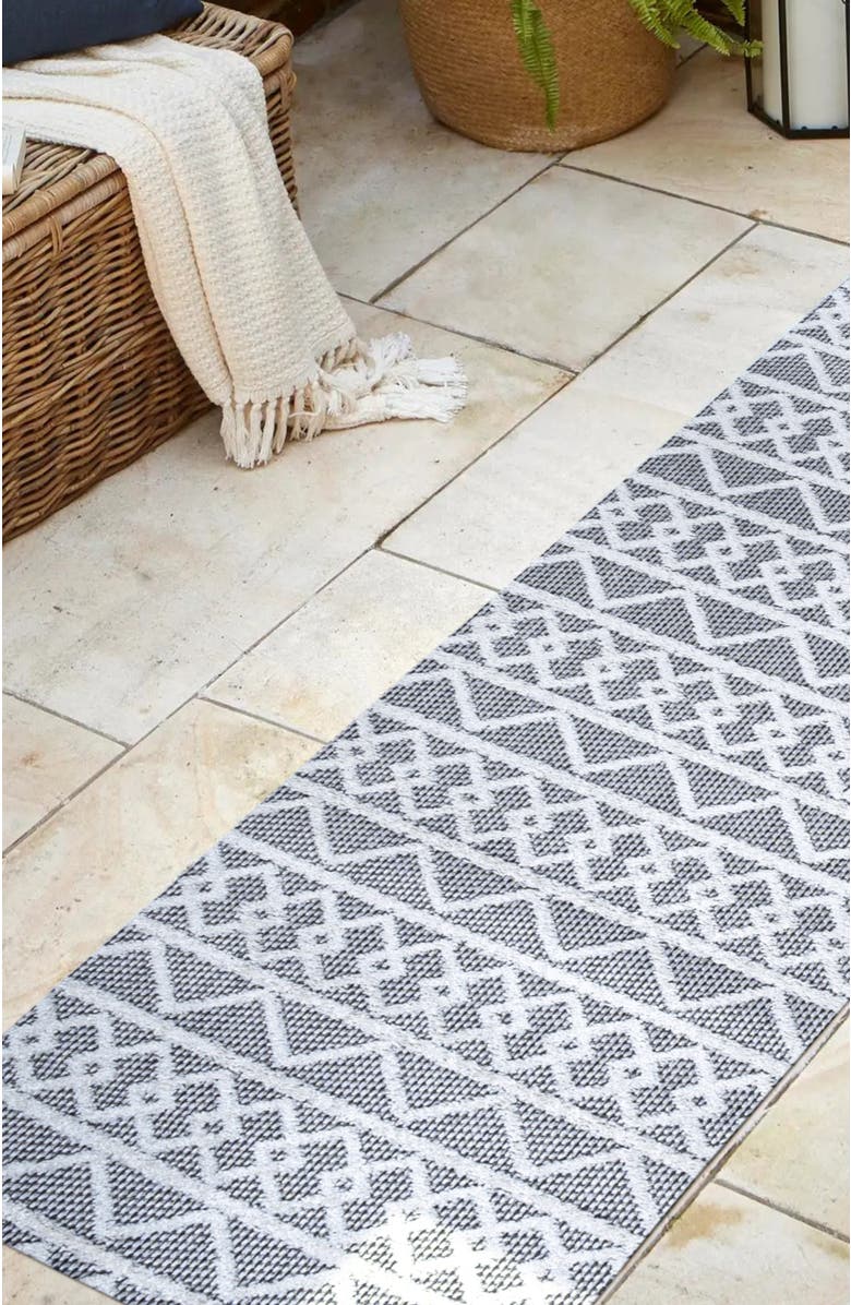JONATHAN Y Aylan High-Low Pile Knotted Trellis Geometric Indoor/Outdoor Area Rug, Alternate, color, Black/Ivory
