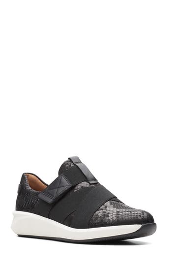 Clarks ® Un Rio Strap Sneaker In Black
