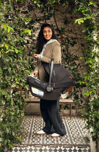 pipa<sup>™</sup> aire<sup>™</sup> infant car seat & demi<sup>™</sup> next stroller Travel System