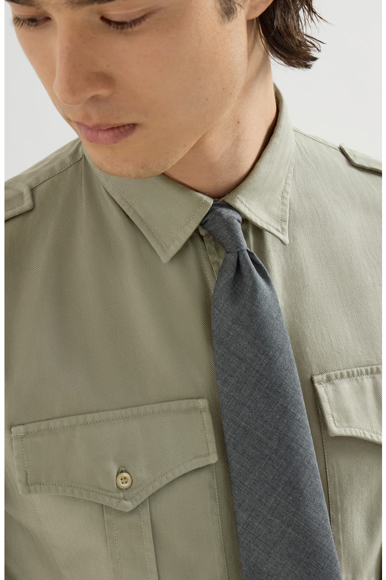 Garment-dyed shirt in cotton chevron with spread collar, epaulettes and chest pockets, Alternate, color, Military