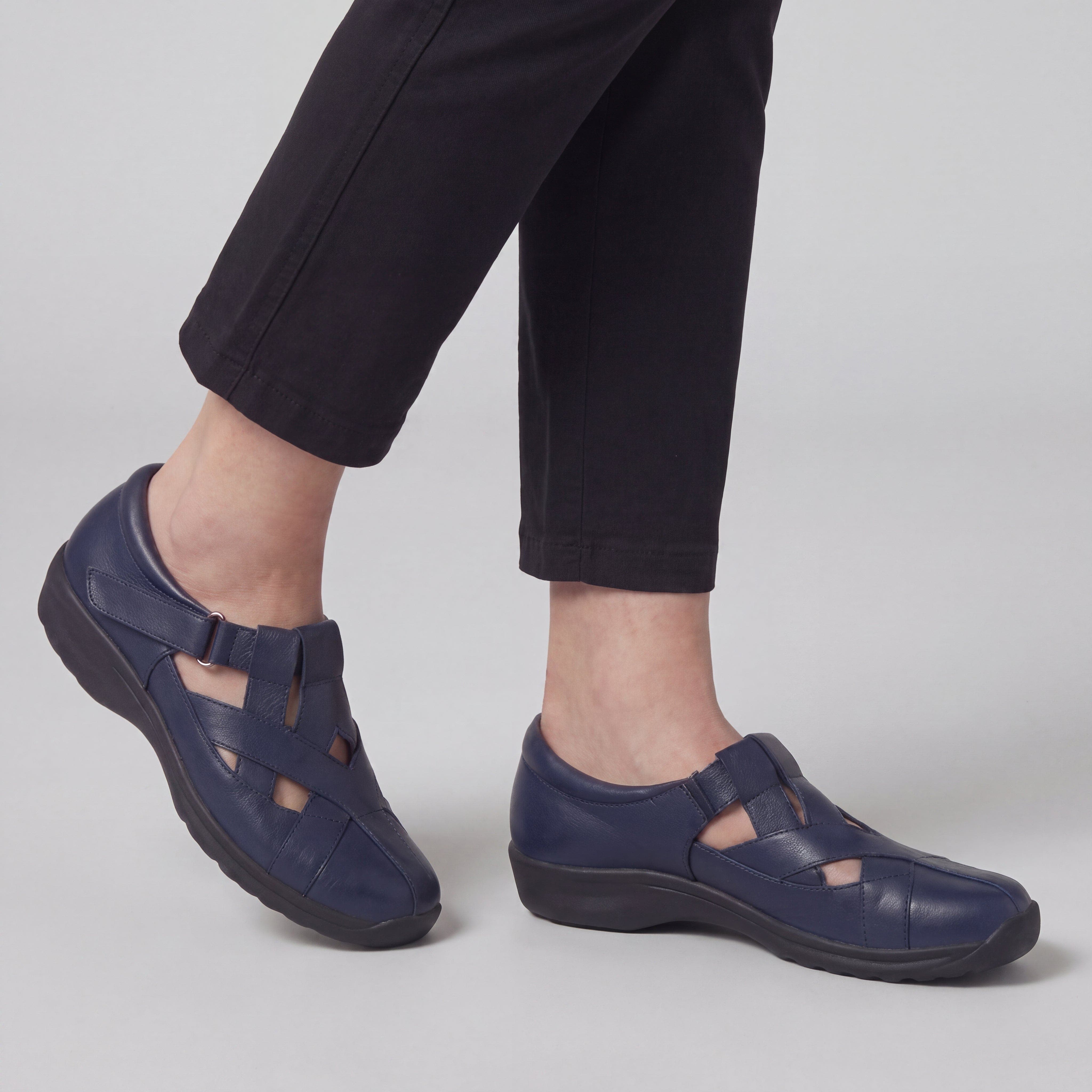 The Cailyn Flat, Alternate, color, NAVY