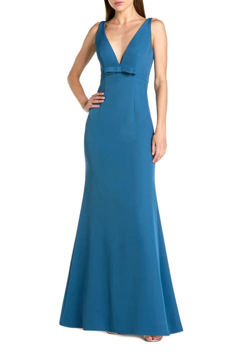 Crepe Sleeveless V Neck Sheath Gown With Bow