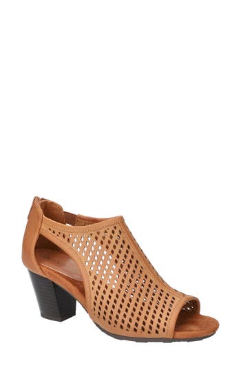 EASY STREET EASY STREET AMIRA LASER CUT PUMP