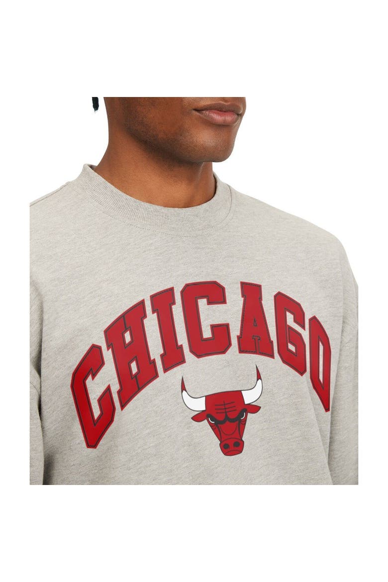 Men's Tommy Jeans Gray Chicago Bulls James Patch Pullover Sweatshirt, Alternate, color, Gray