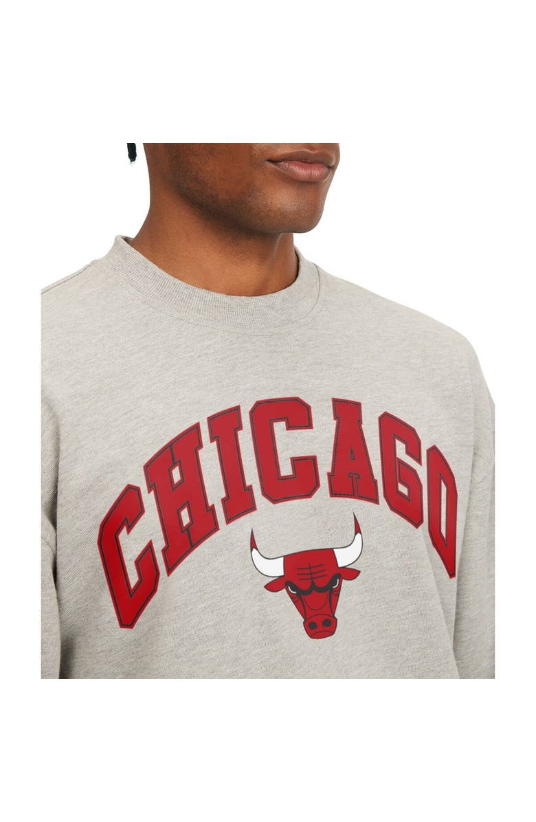 TOMMY JEANS Men's Tommy Jeans Gray Chicago Bulls James Patch Pullover Sweatshirt, Alternate, color, Gray