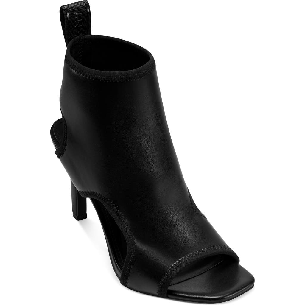 Dkny Bason Sandal In Black