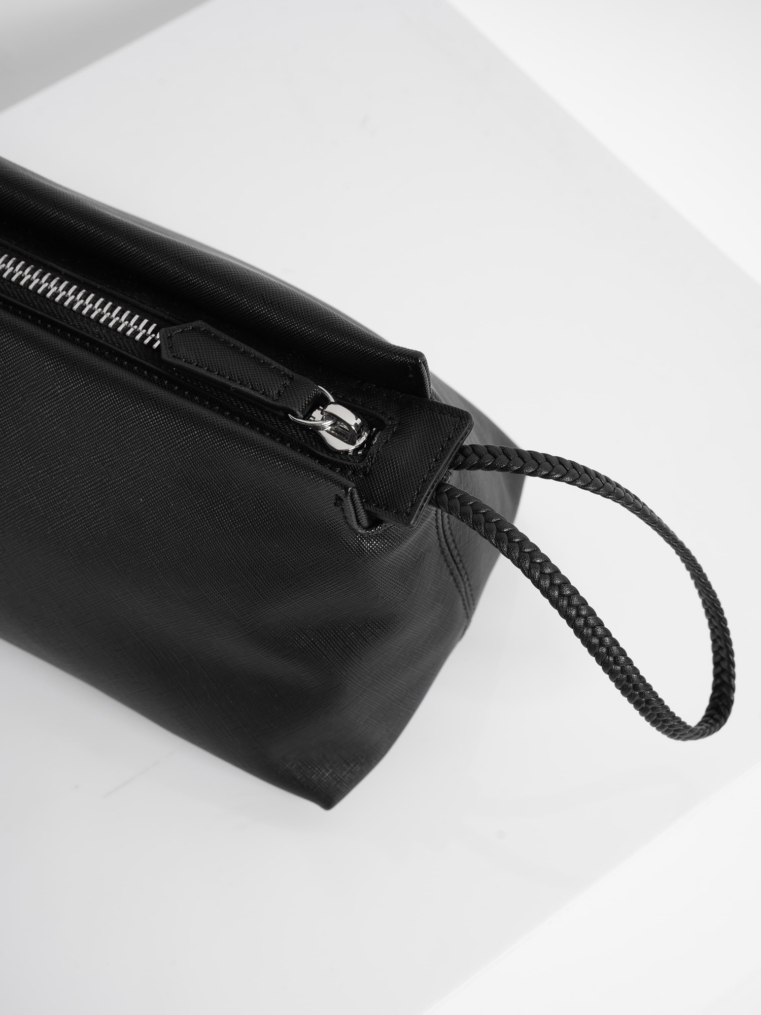 Manière De Voir Jessy Textured Leather Washbag, Alternate, color, Black