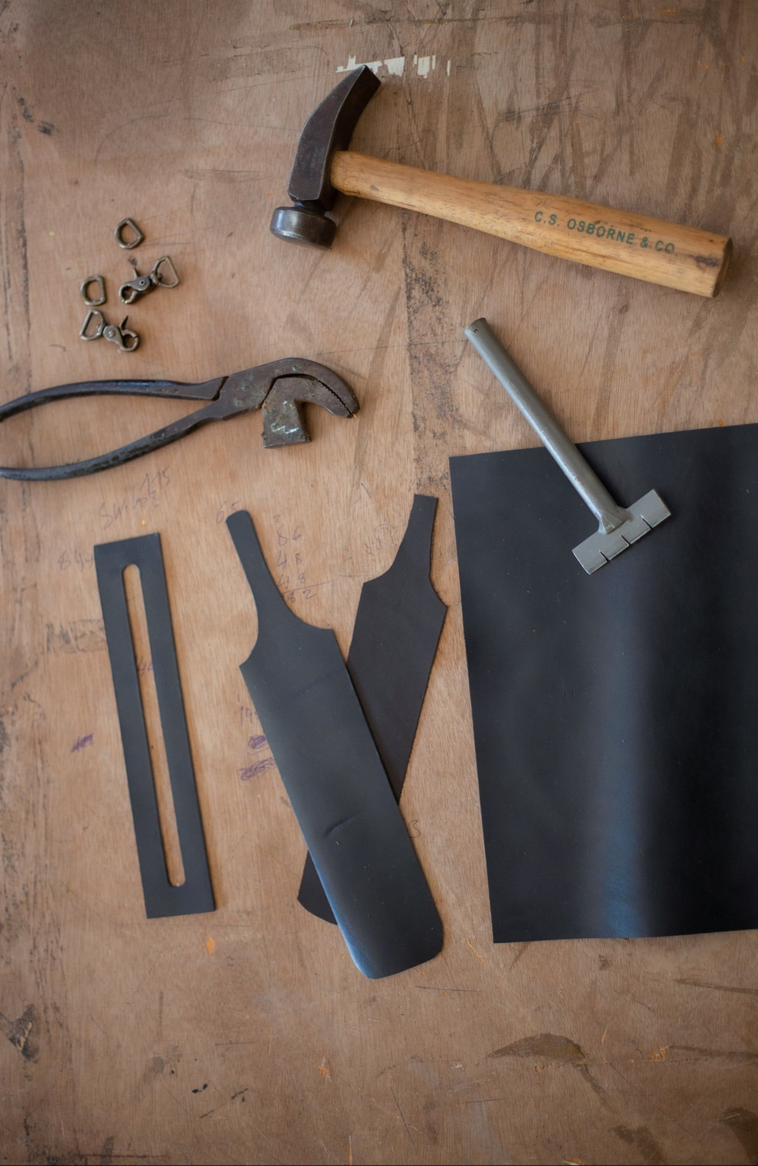 Deux Mains Leather Messenger Bag, Alternate, color, Black