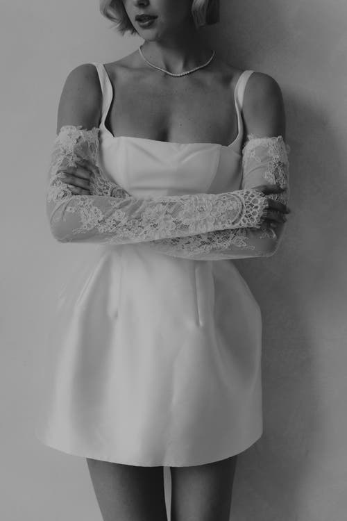 Untamed Petals Madeline Gloves In White