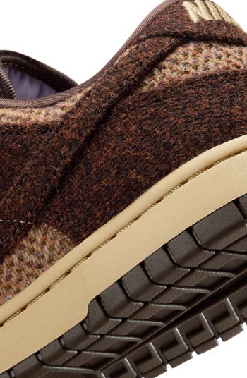 Dunk Low QS Basketball Sneaker