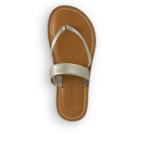 Bernardo Footwear Leia Thong Sandal In Champagne