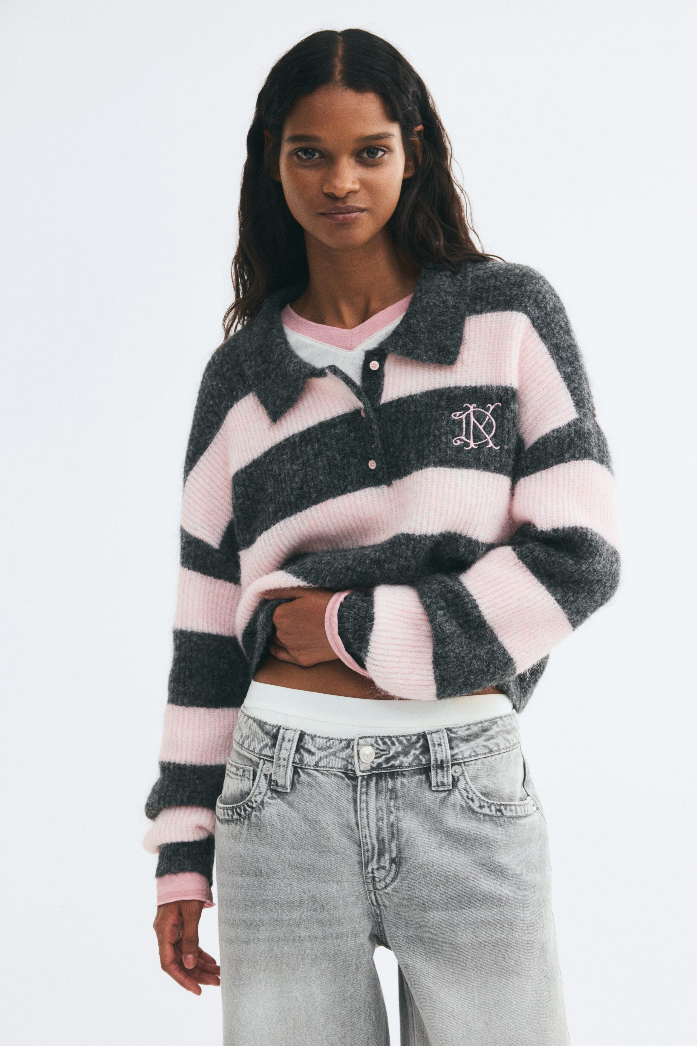 selected Dark gray/light pink