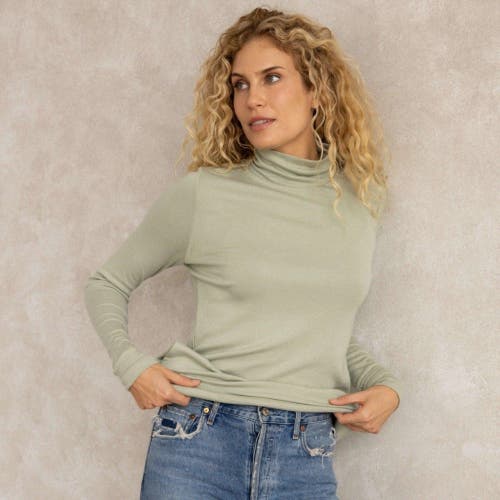 Eavolu Acadia Split-sleeve Long-sleeve Top In Fern