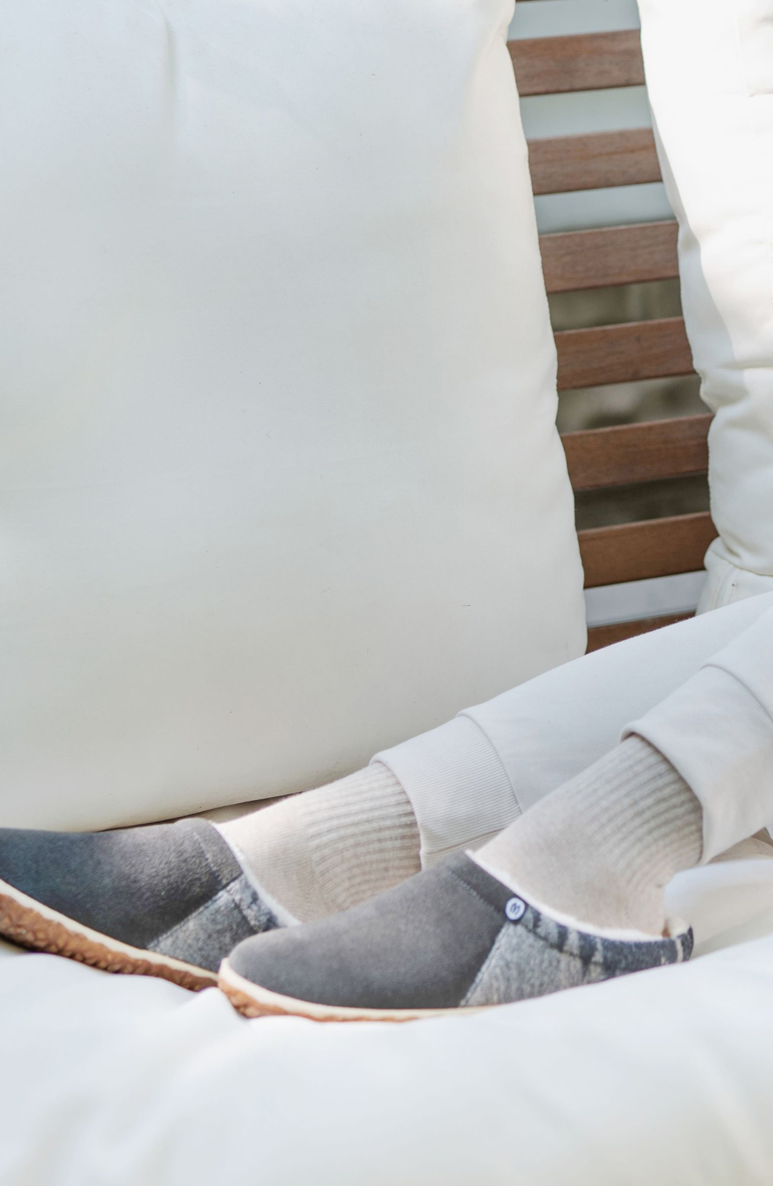 Minnetonka Tahoe Faux Fur Lined Slipper, Alternate, color, Grey Multi