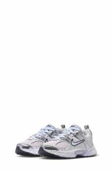 Nike Kids' V5 RNR Sneaker