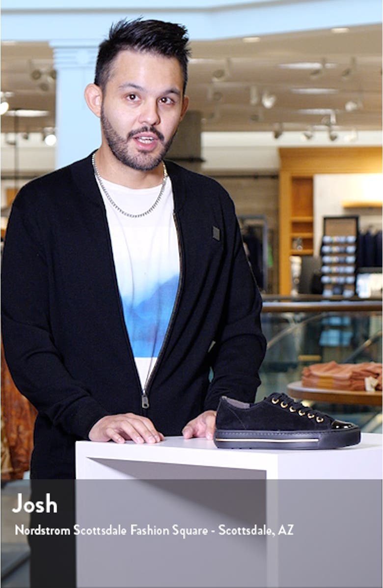 Sophie Sneaker, sales video thumbnail