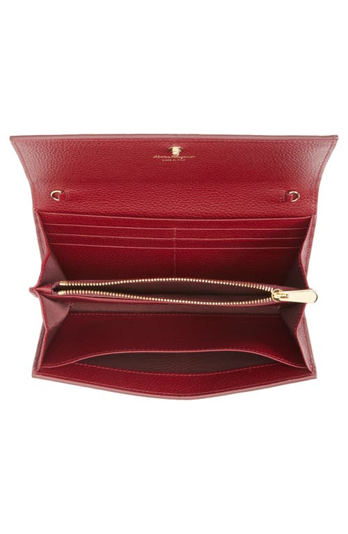 Ferragamo Double Gancio Leather Wallet On Chain In Borgogna