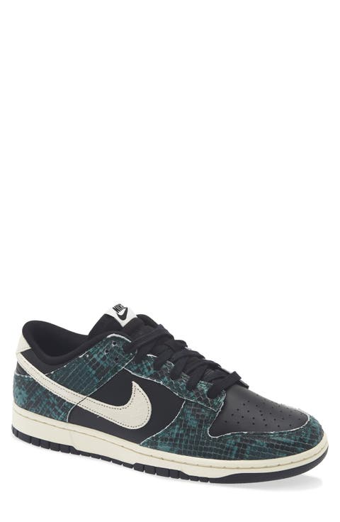 Dunk Low Basketball Sneaker