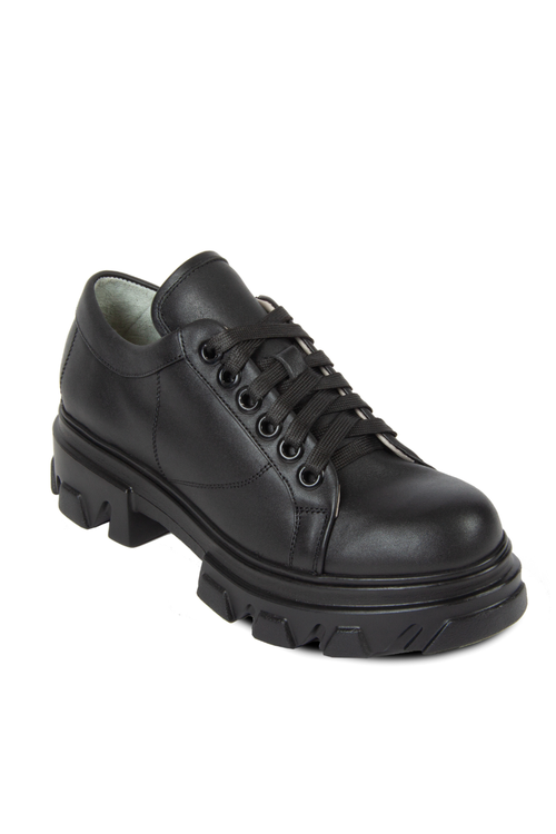 Urbnkicks The Collegiate Leather Sneaker In Black
